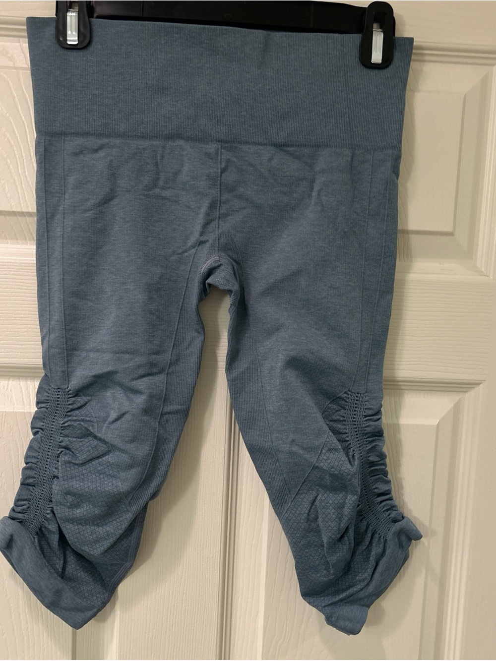 Women’s Blue Ruched Capris - Brand Unspecified